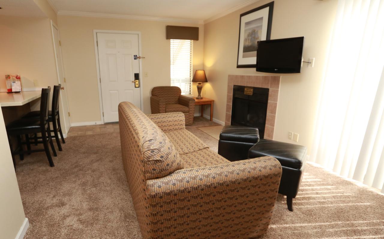 Sterling Hotel And Suites - thumb 37