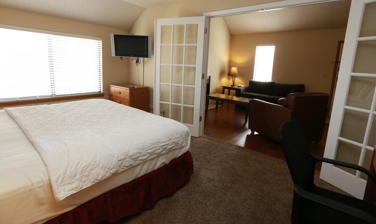 Sterling Hotel And Suites - thumb 25