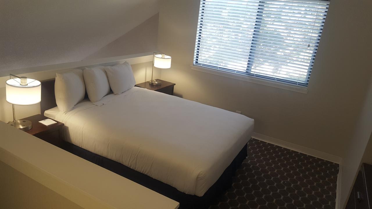 Sterling Hotel And Suites - thumb 5