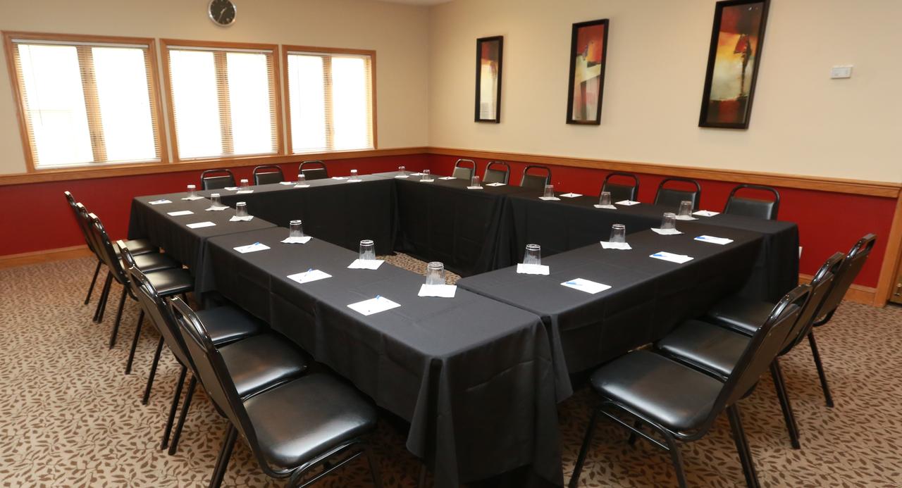 Sterling Hotel And Suites - thumb 20