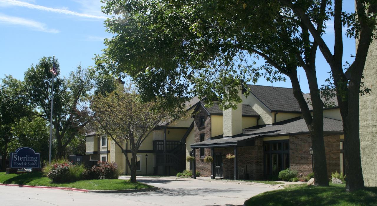 Sterling Hotel And Suites - thumb 0