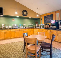 AmericInn by Wyndham Ames - Accommodation Rooms