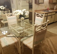 9543 University Avenue - Accommodation Rooms