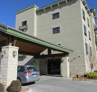 Parkwood Inn  Suites - Accommodation Rooms