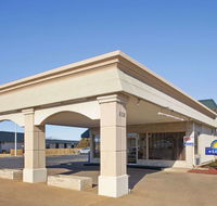 Days Inn by Wyndham Salina South - Accommodation Rooms