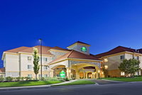 Booking Olathe Accommodation Rooms