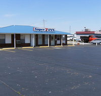 Super 7 Inn Cadiz - Accommodation Rooms