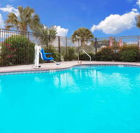 Days Inn  Suites by Wyndham Opelousas - Accommodation Rooms