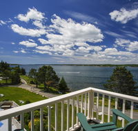 Spruce Point Inn Resort and Spa - Accommodation Rooms