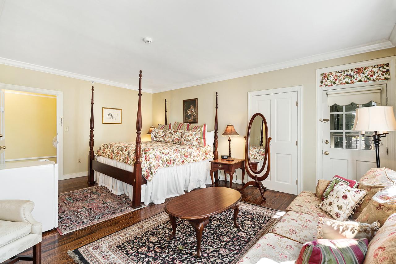 Kent Manor Inn - thumb 3