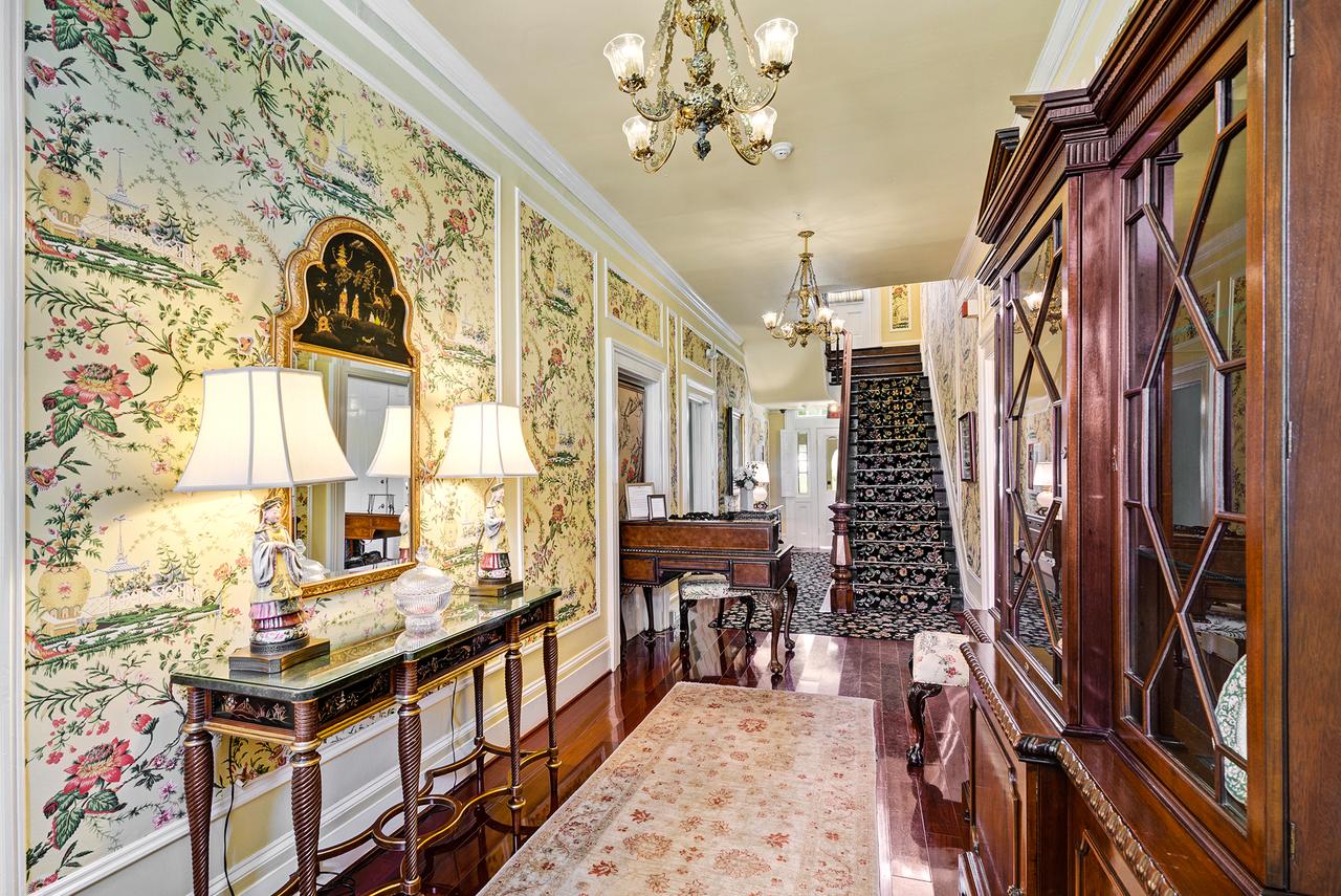 Kent Manor Inn - thumb 11