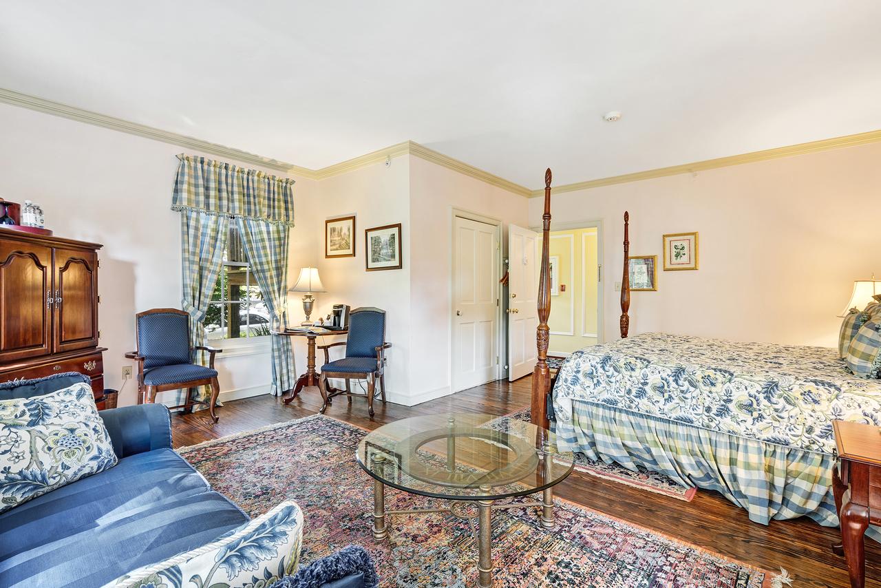 Kent Manor Inn - thumb 4