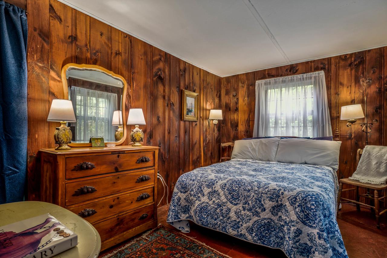 Rustic Rockport Cottage - thumb 28