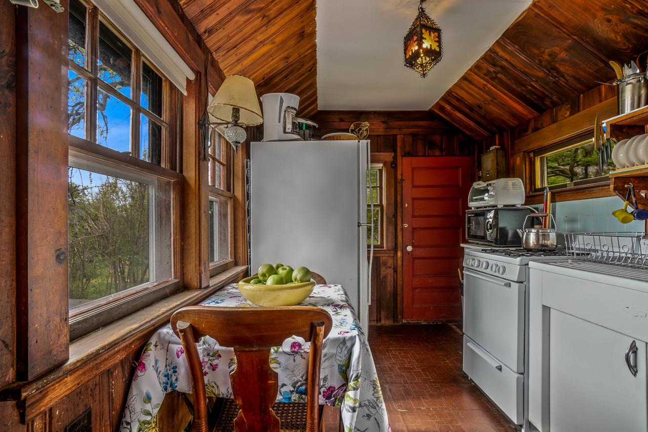 Rustic Rockport Cottage - thumb 20