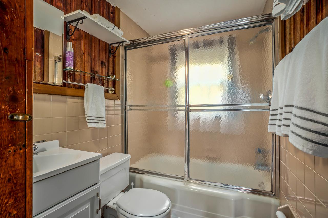 Rustic Rockport Cottage - thumb 34