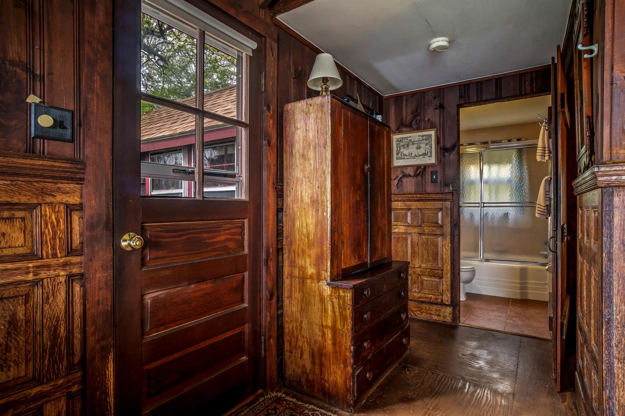 Rustic Rockport Cottage - thumb 12