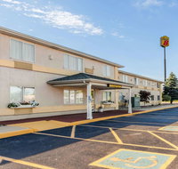 Super 8 by Wyndham Ionia MI - Accommodation Rooms