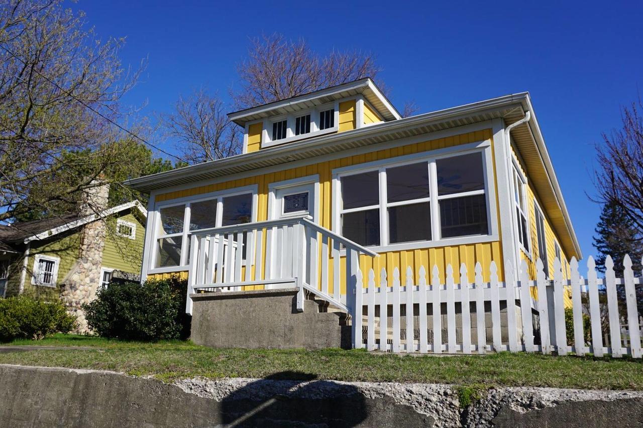 New Buffs Downtown Beach Getaway - thumb 0