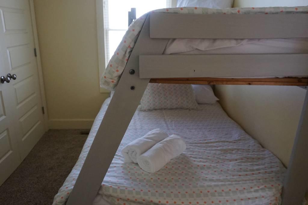 New Buffs Downtown Beach Getaway - thumb 5