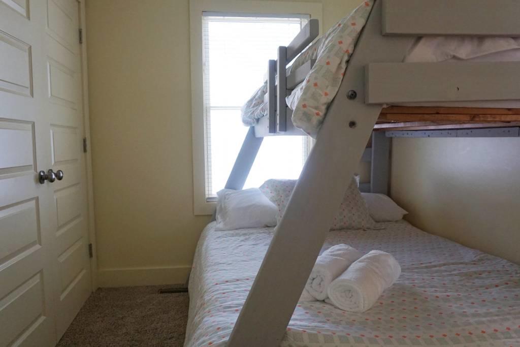 New Buffs Downtown Beach Getaway - thumb 15