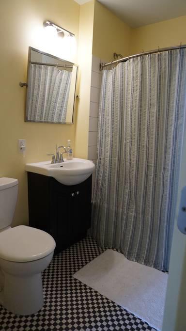 New Buffs Downtown Beach Getaway - thumb 10