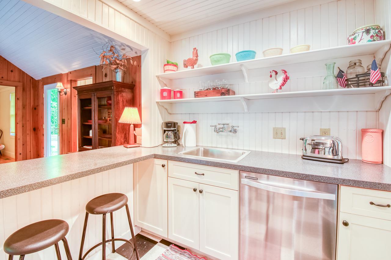 Cross Creek Pool House - thumb 3