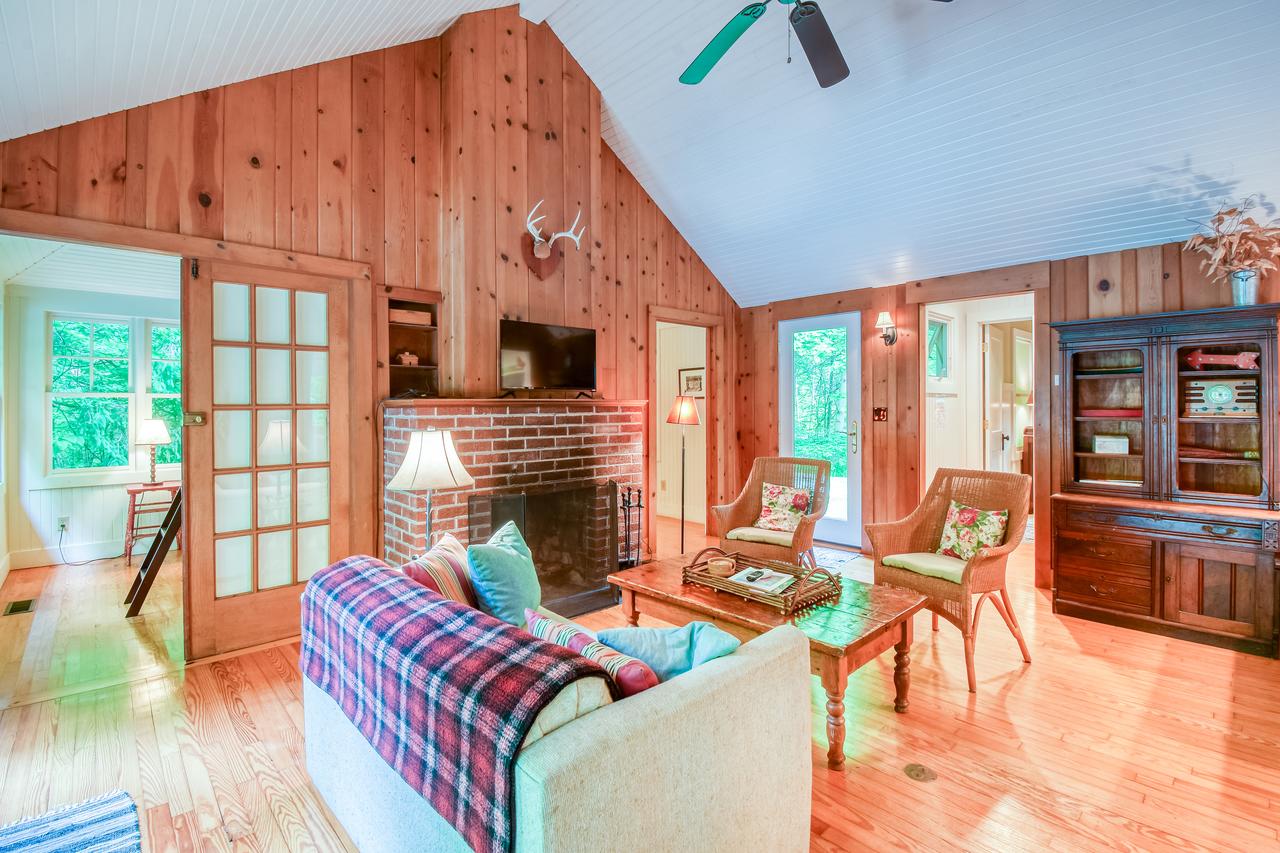 Cross Creek Pool House - thumb 0