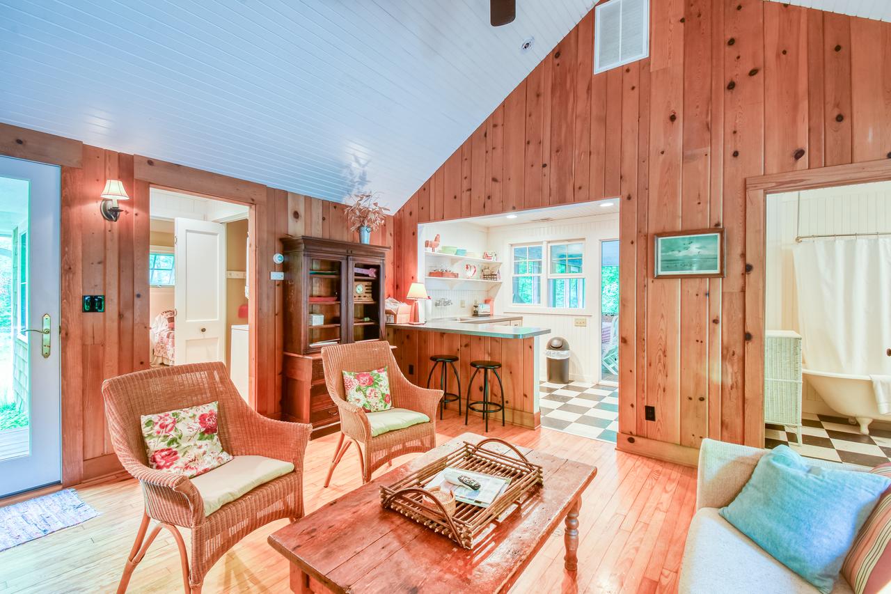 Cross Creek Pool House - thumb 5