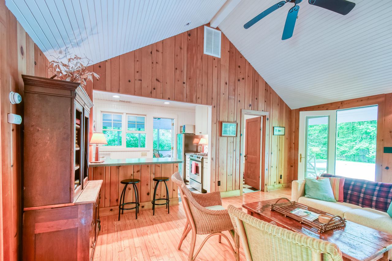 Cross Creek Pool House - thumb 4