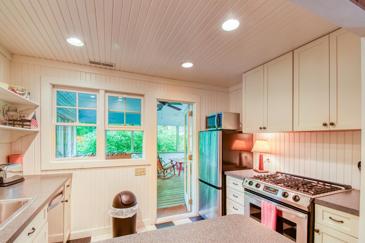 Cross Creek Pool House - thumb 11