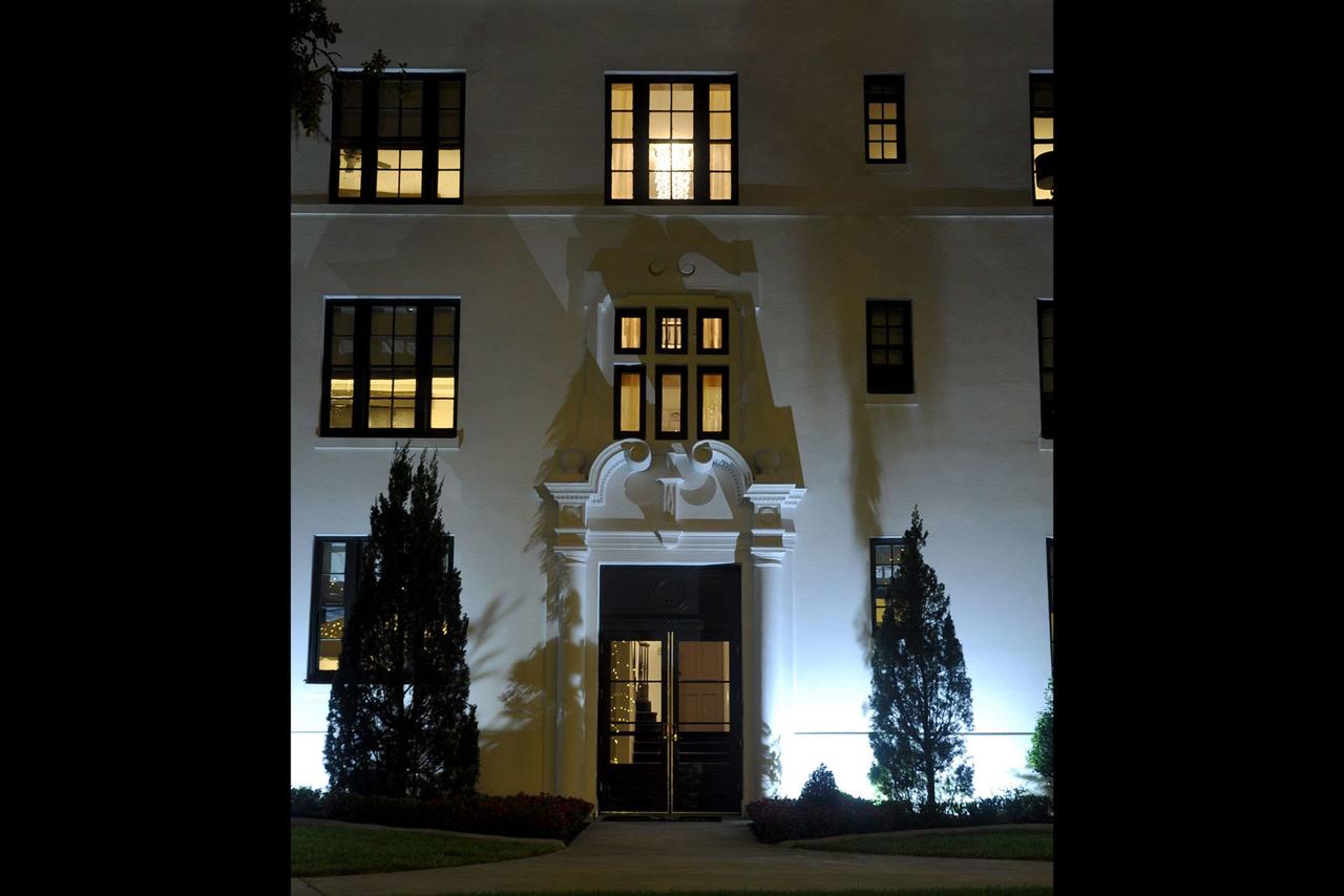 White House Hotel - thumb 34