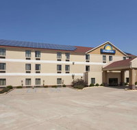 Days Inn by Wyndham Jefferson City - Accommodation Rooms