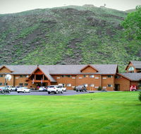 Yellowstone Village Inn and Suites - Accommodation Rooms