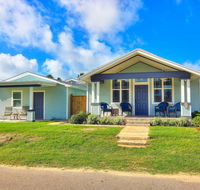 Walk to Beach From Outstanding Classic Residence - Accommodation Rooms