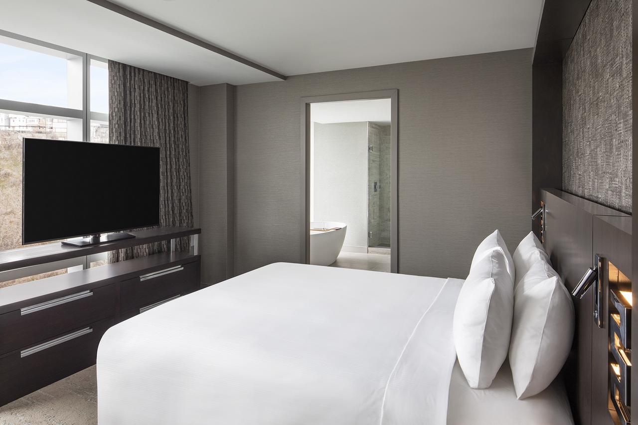 Envue, Autograph Collection - thumb 17