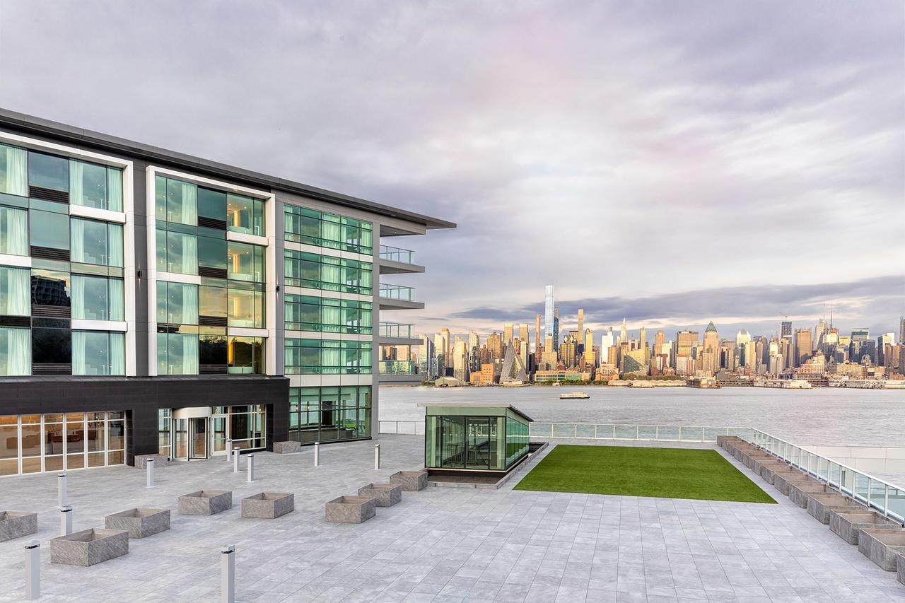 Envue, Autograph Collection - thumb 1