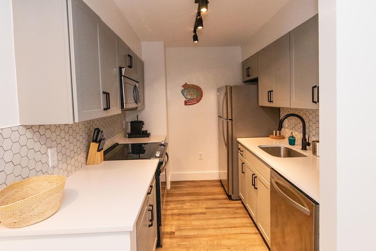 Modern 2BR On Garden St W/ Gym, 15 Min From NYC - thumb 12
