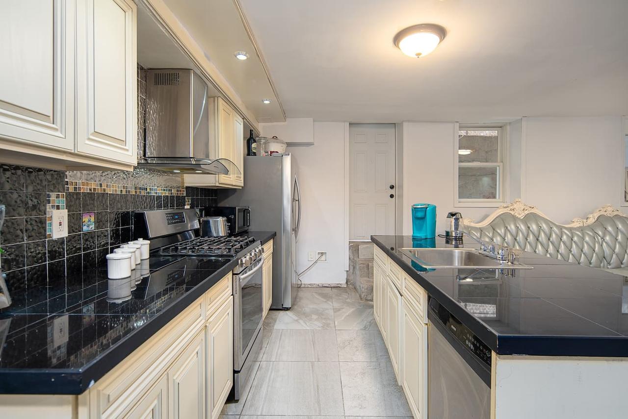 4 Bed 4bath 15Min To NYC.Parking.Balcony NYC View J-1 - thumb 18