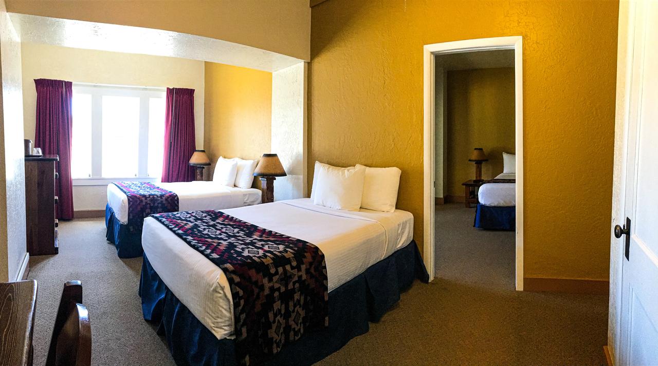 El Rancho Hotel - thumb 8