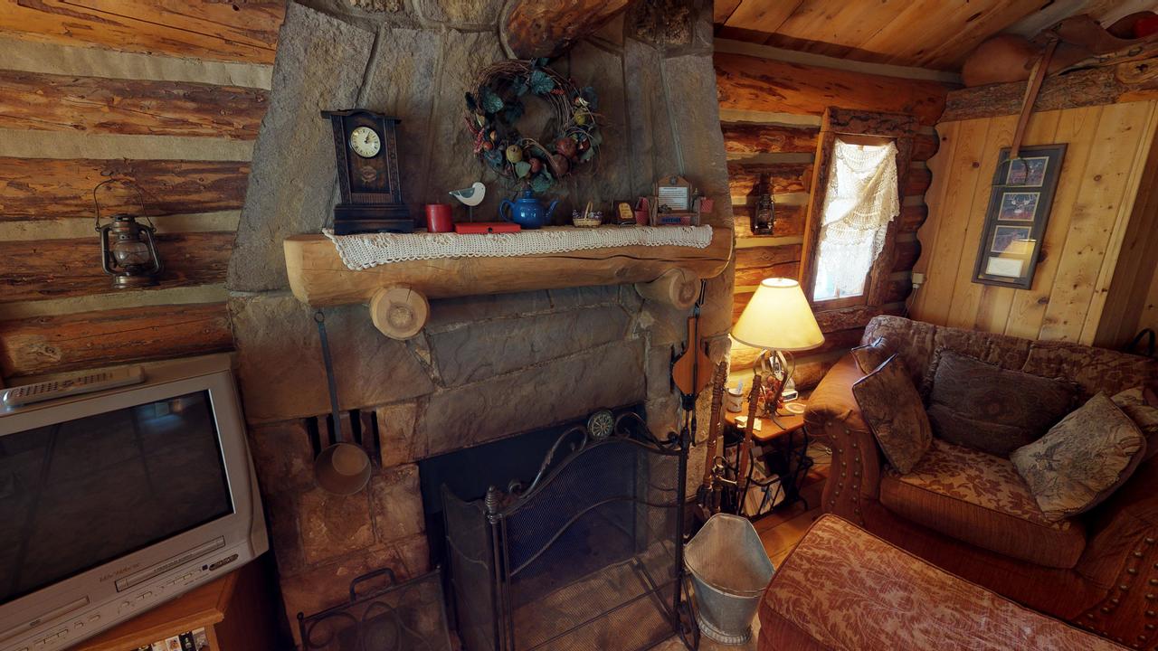 Cabin By The Creek - thumb 2