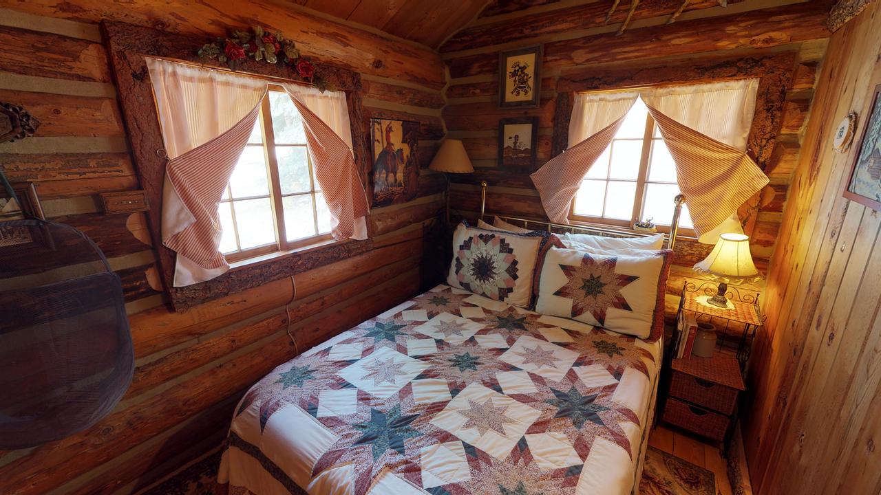 Cabin By The Creek - thumb 1