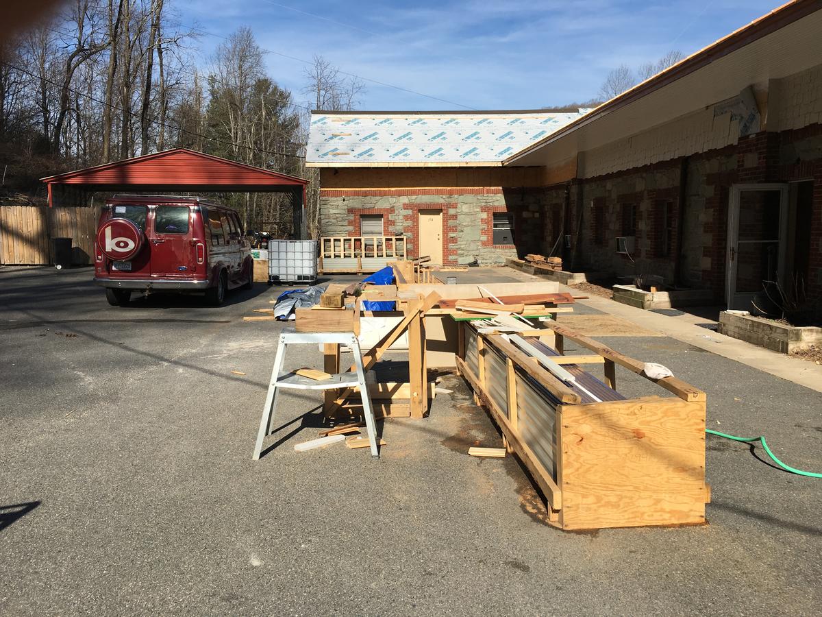 Skyline Village Inn - thumb 35