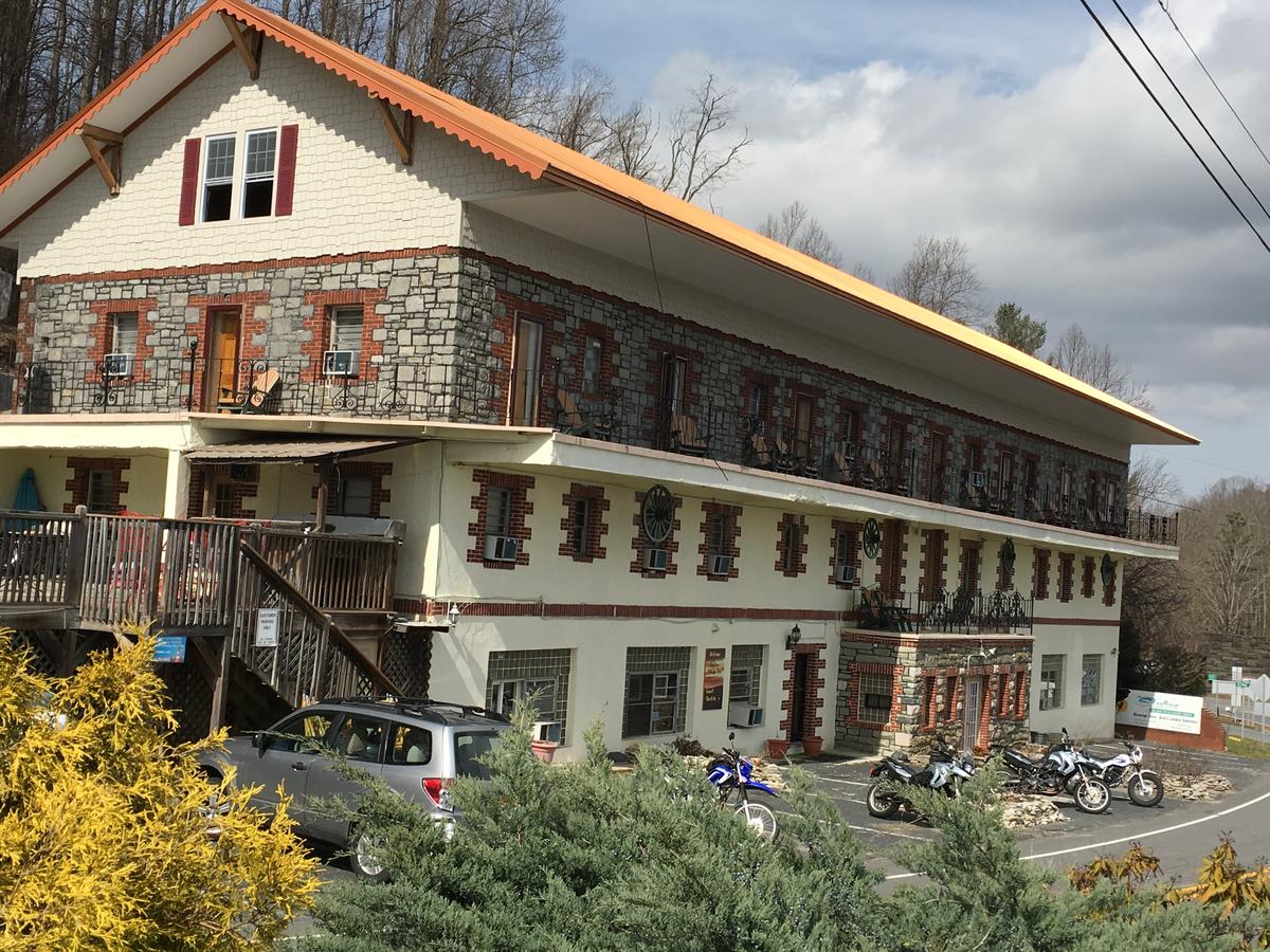 Skyline Village Inn - thumb 15