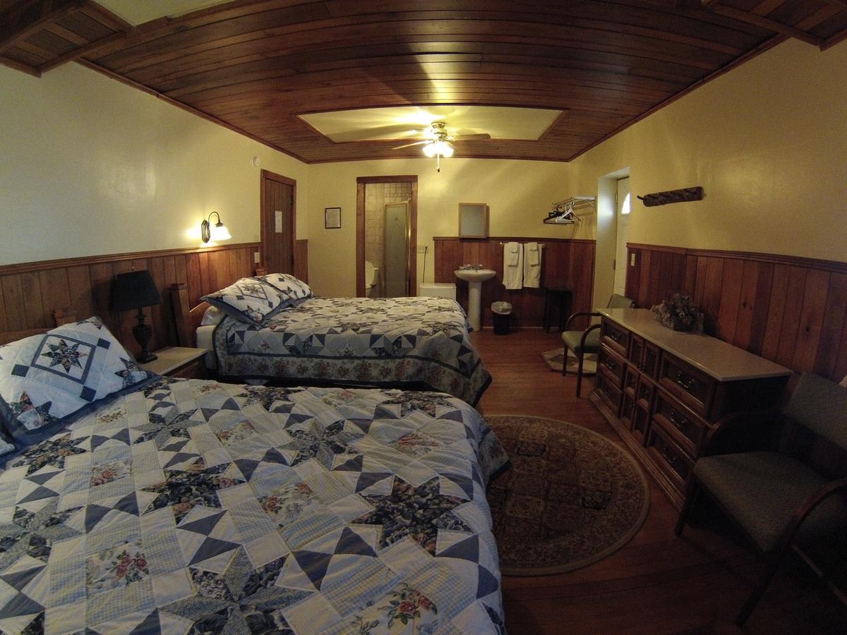 Skyline Village Inn - thumb 25