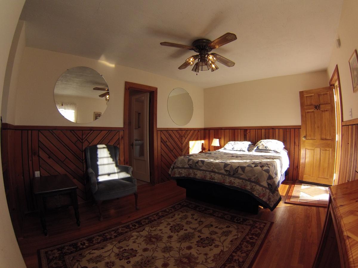 Skyline Village Inn - thumb 29