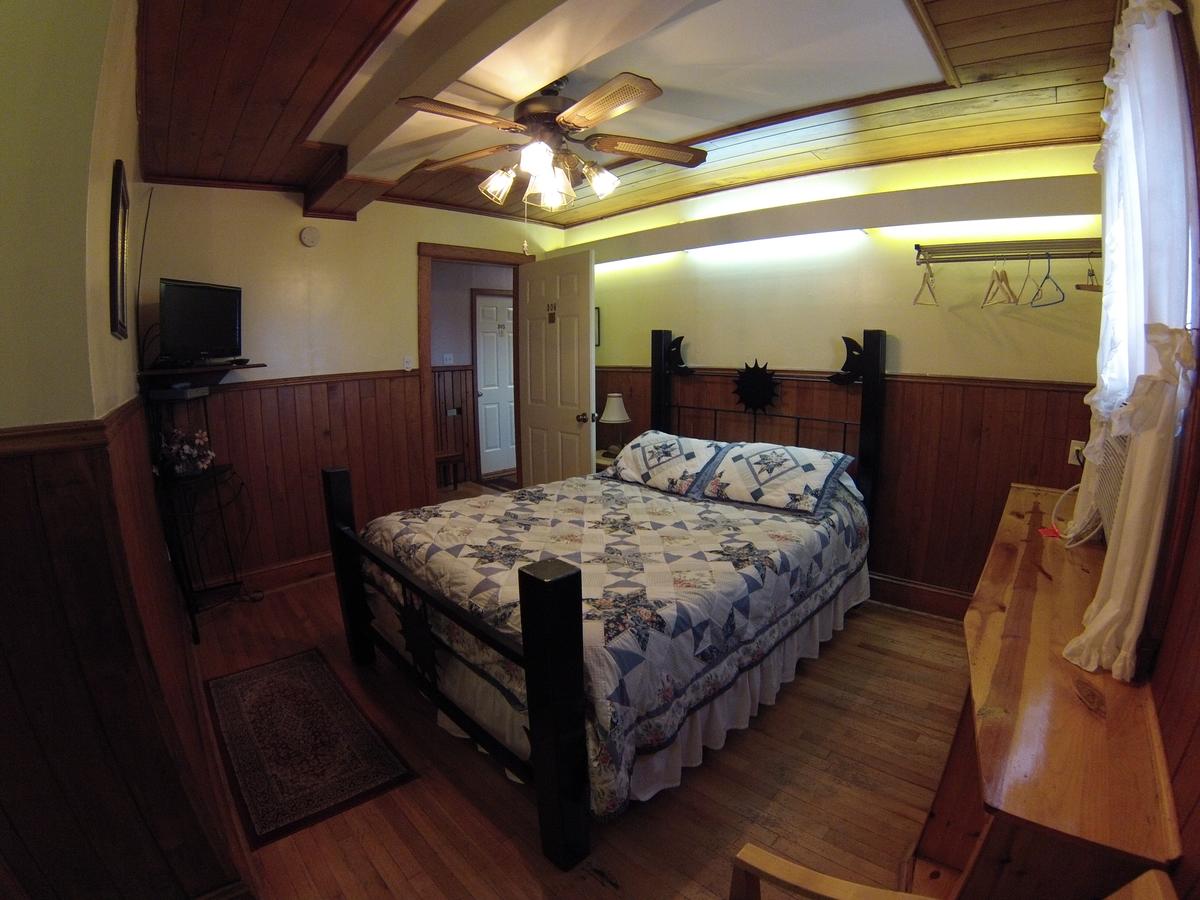 Skyline Village Inn - thumb 7