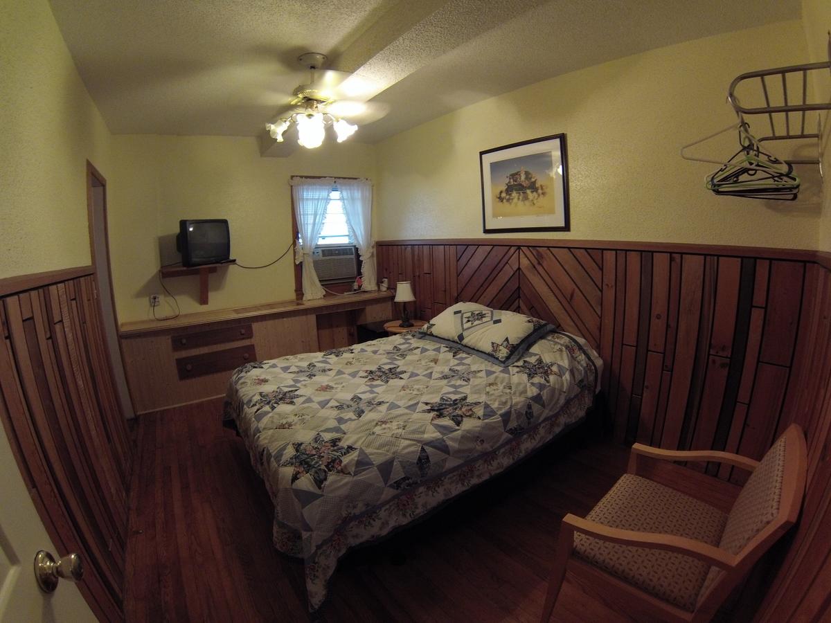 Skyline Village Inn - thumb 27