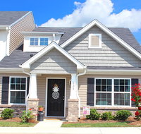 Spacious and Central Private Townhome - Accommodation Rooms