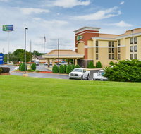 Holiday Inn Express Burlington - Accommodation Rooms