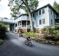 Highland Lake Inn  Resort - Flat Rock - Accommodation Rooms